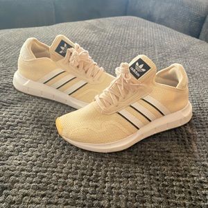 Excellent condition Adidas women’s shoes.